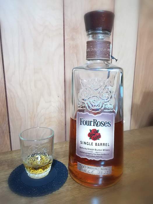 甘くロマンティックな味わいの、『フォアローゼズ シングルバレル