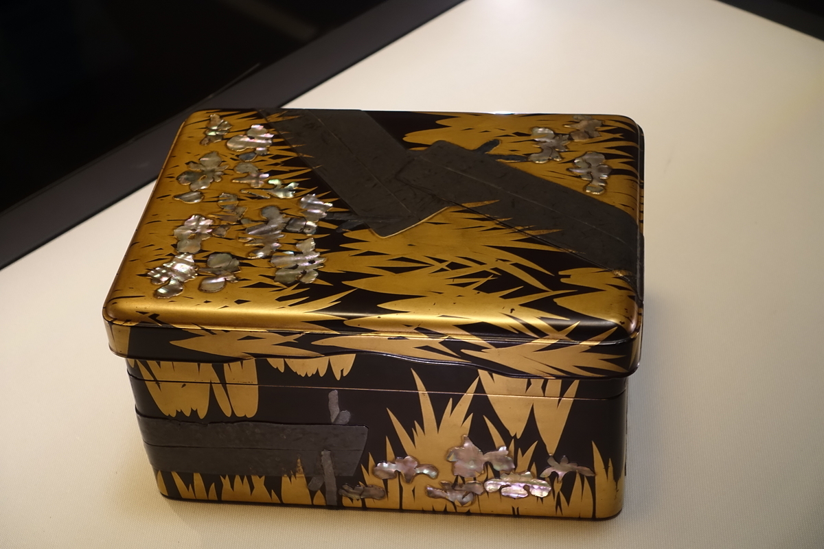 尾形光琳 螺鈿細工 蒔絵御箱 八橋蒔絵螺鈿硯箱 文化遺産オンライン