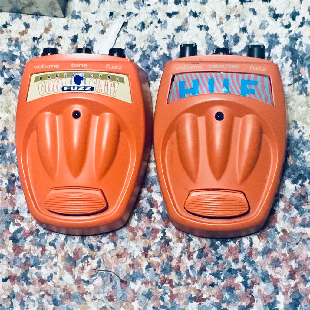 Danelectro / CF-1 COOL CAT FUZZ V1 レビューとV2との比較