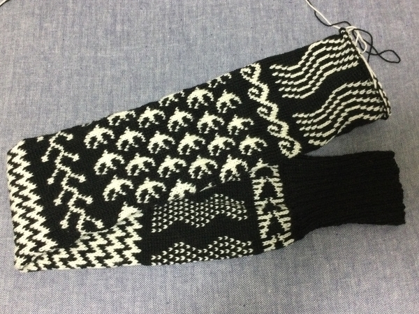 編物】ミクニッツ編み込み柄マフラーniigata完成しました♪ - 猫と布山登山