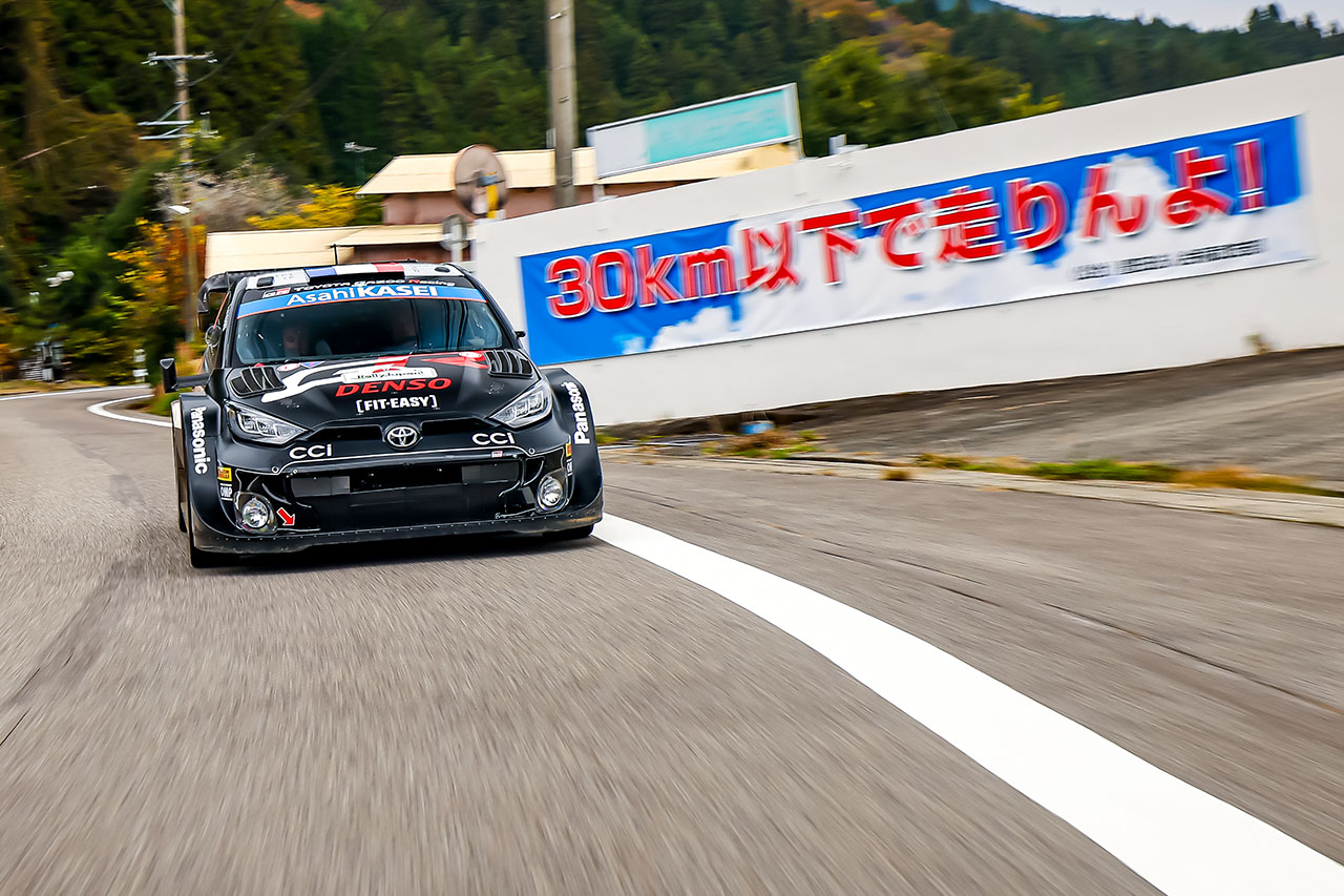 WRCフォーラム8ラリージャパン2024 勝田貴元選手サイン付きミニカー