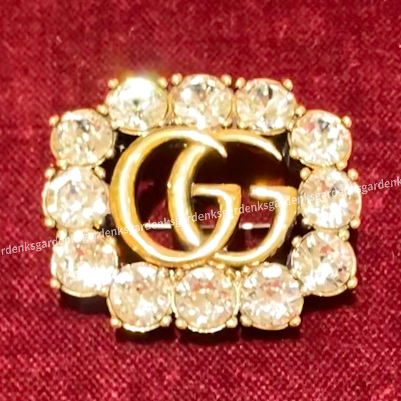 GUCCI☆クリスタル付き メタル ダブルG ブローチ☆すぐ届く！ (GUCCI