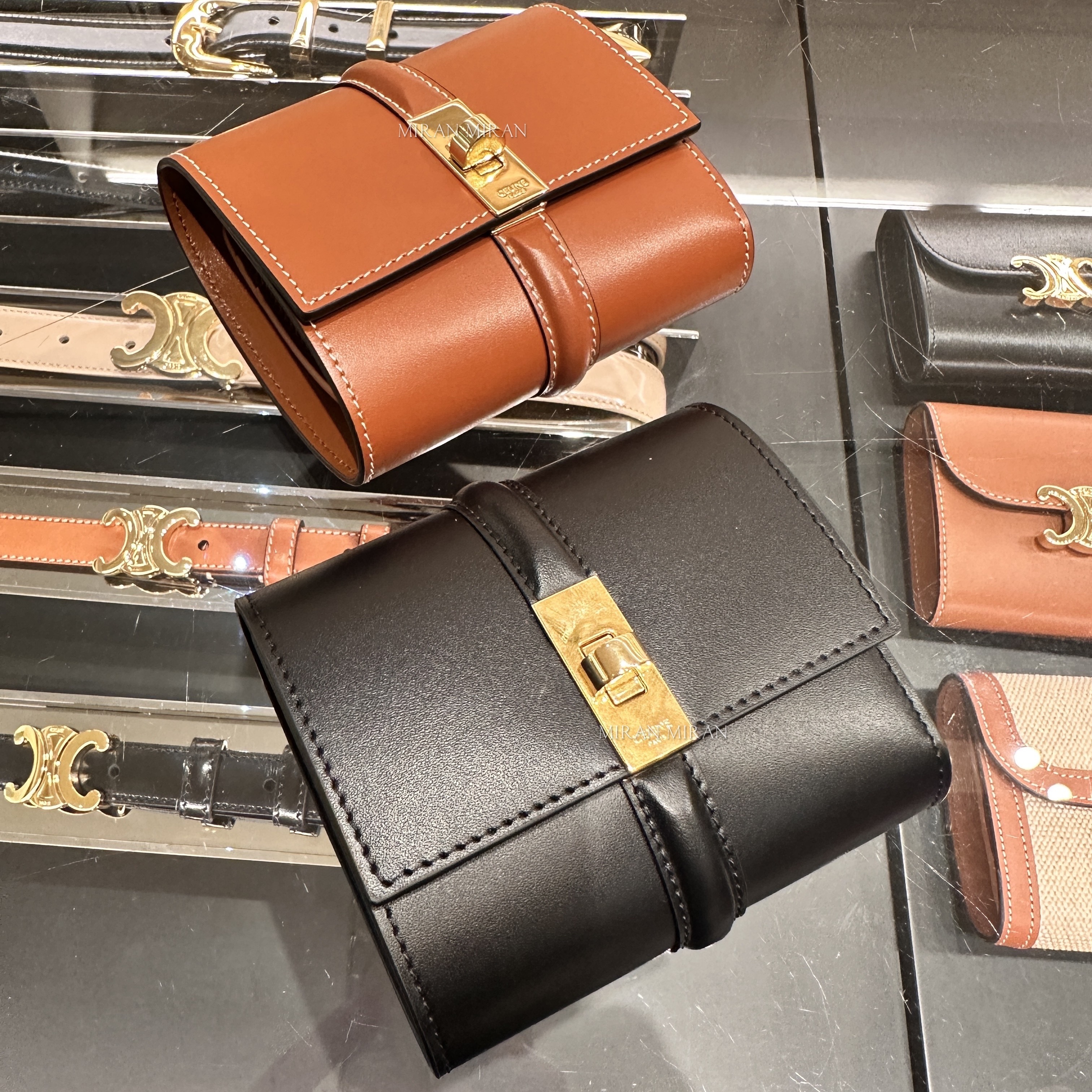 CELINE】スモール トリフォールドウォレット 16（セーズ）財布 (CELINE