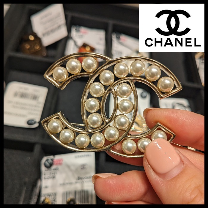 大人気【CHANEL】シャネル パール ブローチ〈直営店〉 (CHANEL