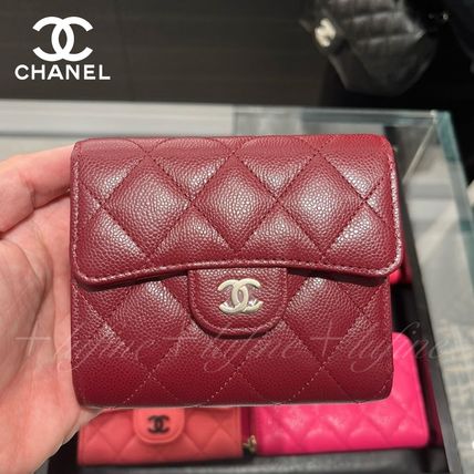 CHANEL 赤 レザー 二つ折り財布 【公式通販】