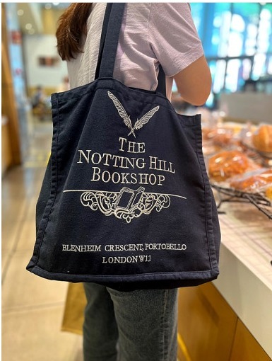 ノッティングヒルの恋人 書店グッツ 赤トートバック ノッティングヒル