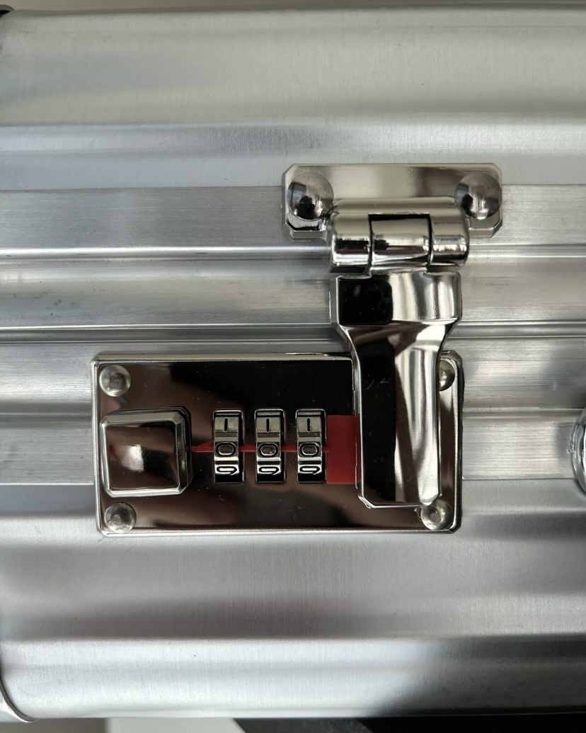 RIMOWA】Classic Flight アタッシュケース アルミニウム (RIMOWA