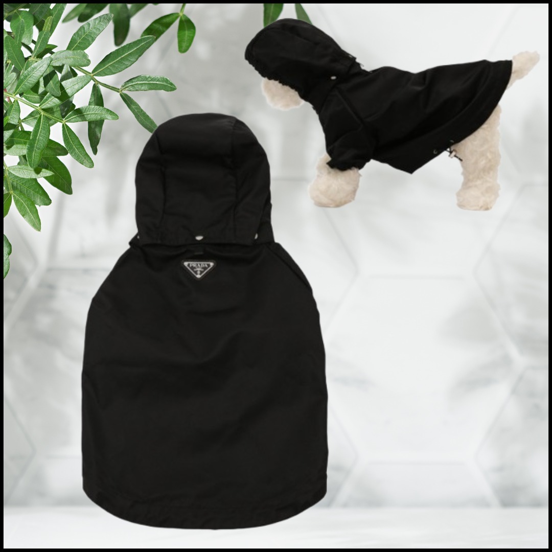 ◇直営店◇【PRADA】フード付 Re-Nylon ドッグレインコート