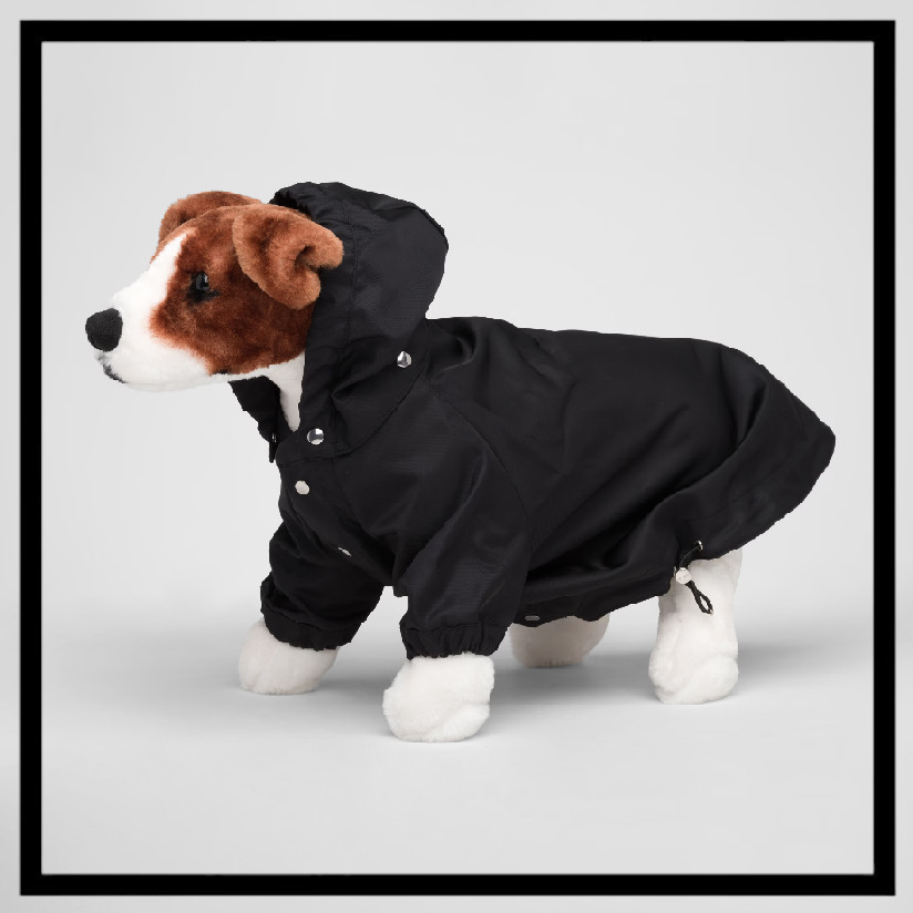 雨の日のお洒落に PRADA フード付 Re-Nylon ドッグレインコート