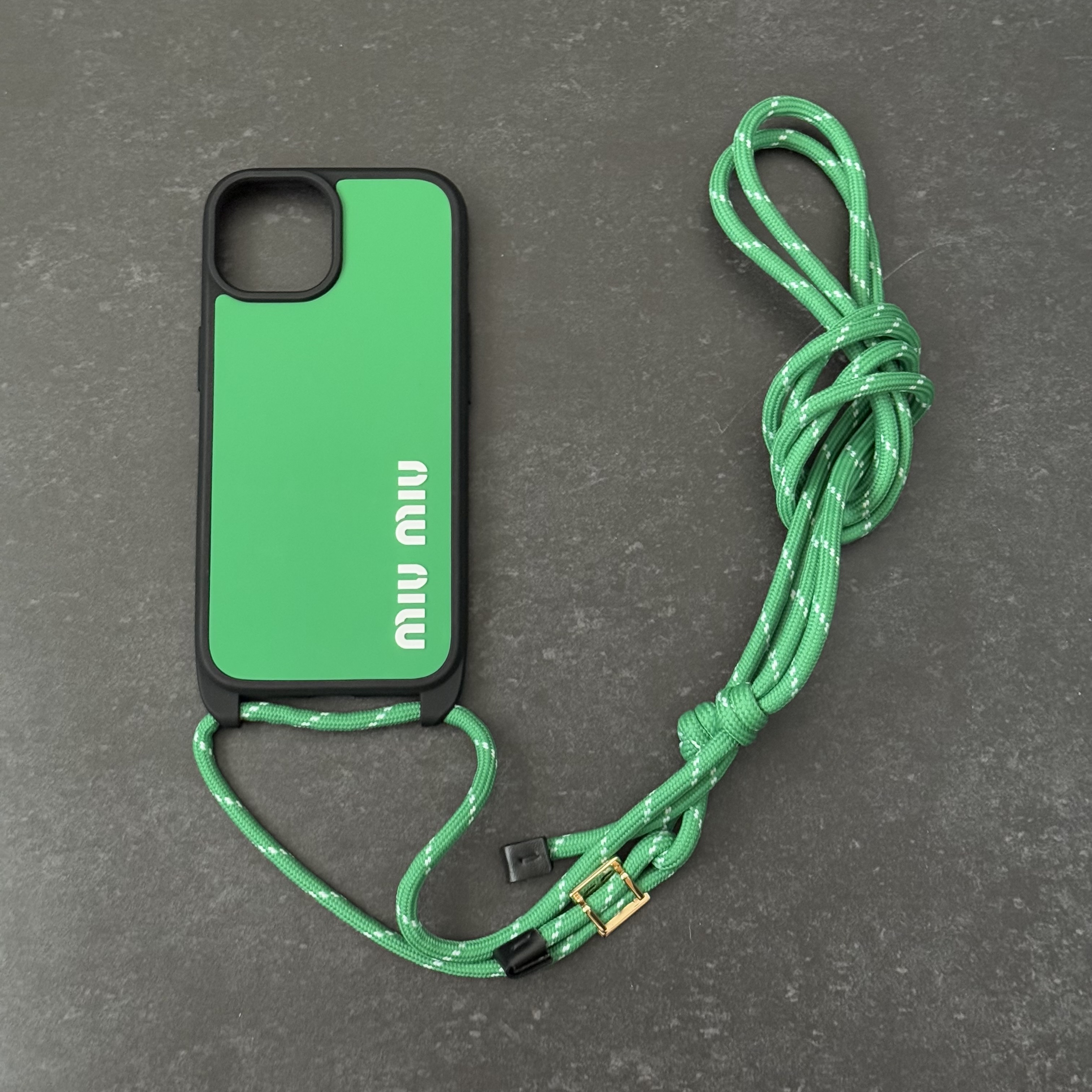 miumiu iPhoneケース グリーン スマホショルダー iPhone15 miumiu