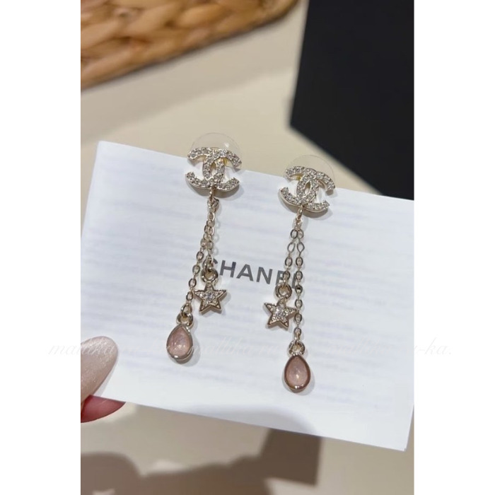 揺れるモチーフが魅力的♡【CHANEL】星 CCロゴ ピアス