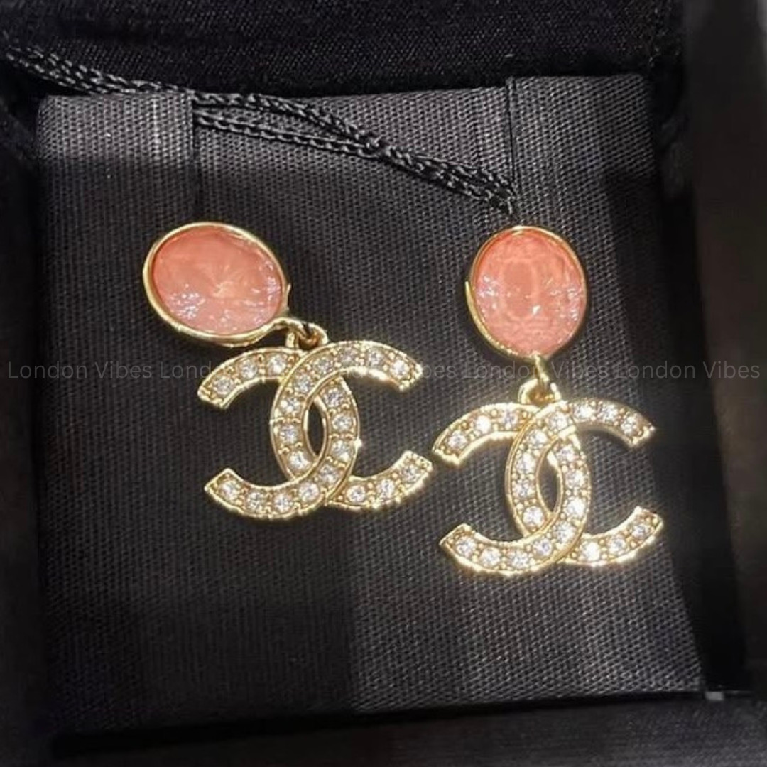 ピンクのビジューが可愛い♪ CHANEL ピアス キラキラCCロゴ