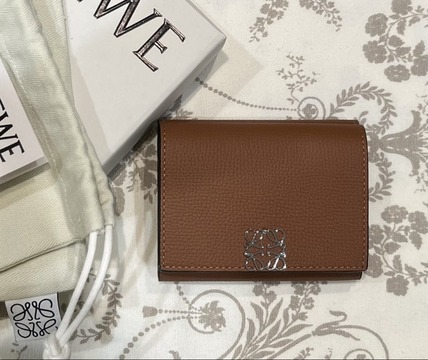 LOEWE 財布 アナグラム コンパクト フラップウォレット ライトゴースト