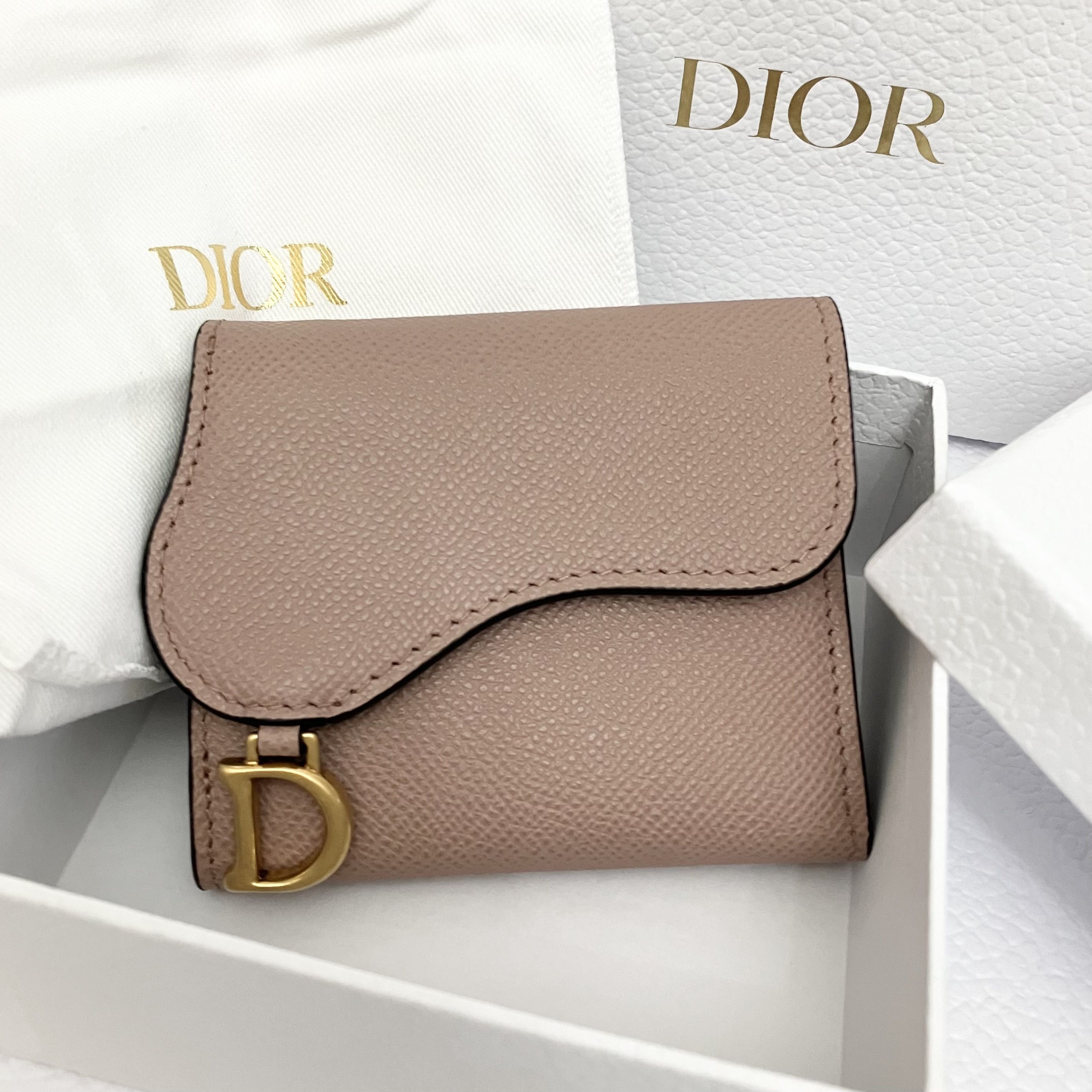 レディース財布】Dior(ディオール)のSADDLE(サドル)ウォレットが6万円