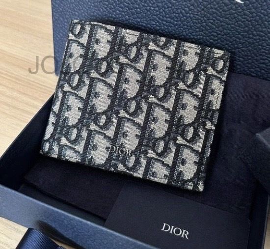 ギフトにおすすめ！》DIOR 二つ折り財布 (Dior/折りたたみ財布