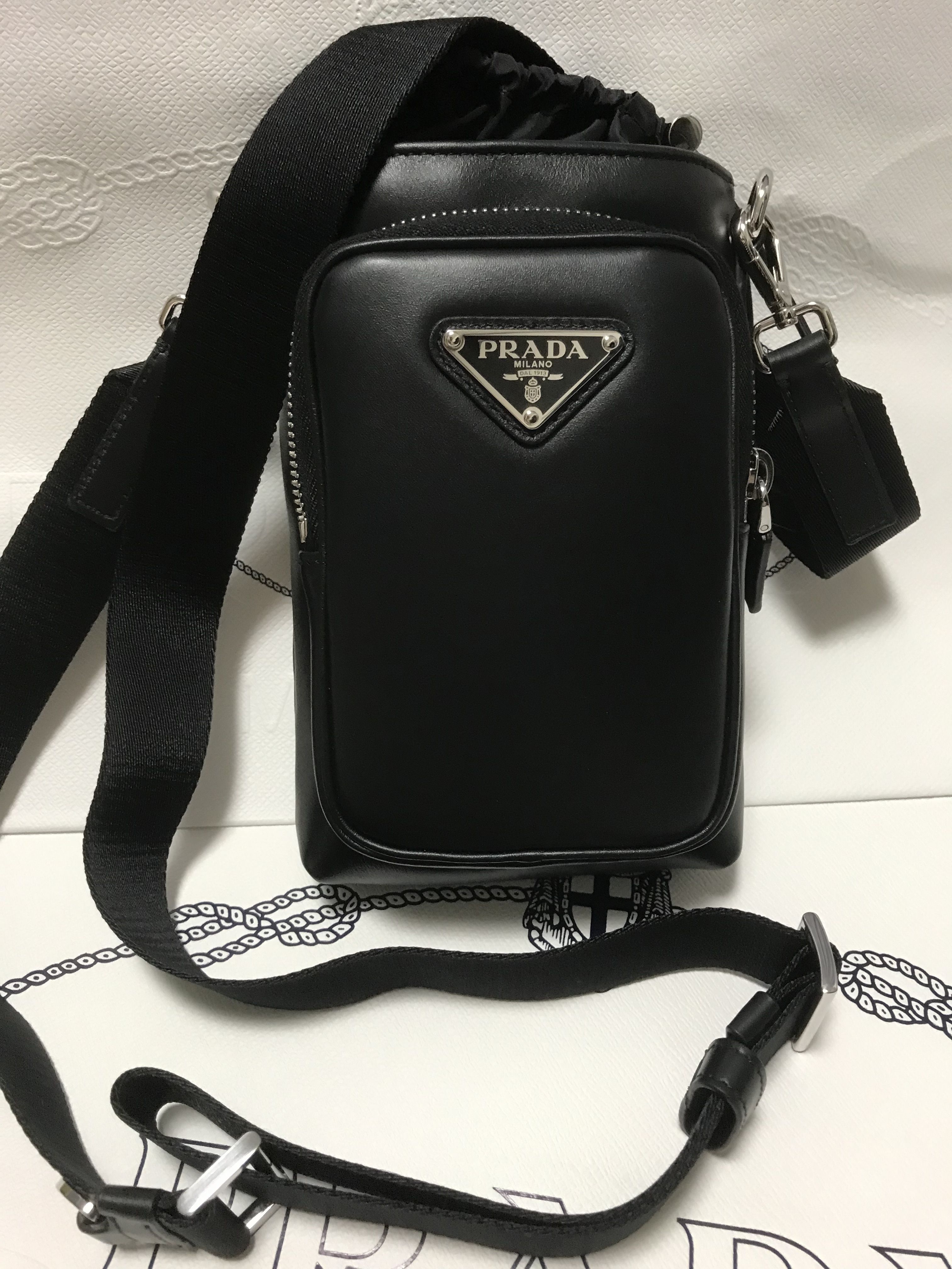 PRADA プラダ iPhone14 ショルダー スマホケース レザー