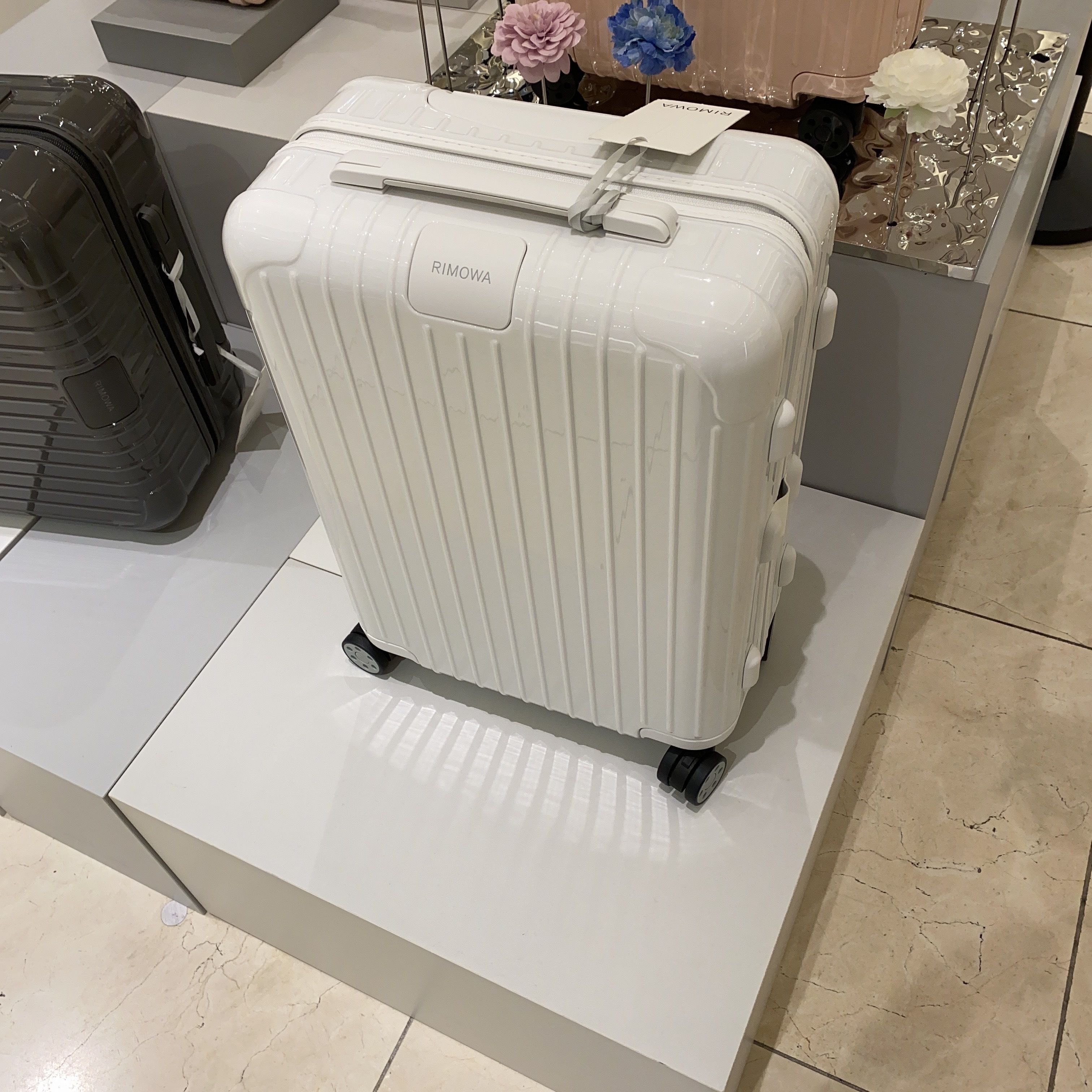 すぐ届く】 RIMOWA リモワ ESSENTIAL Cabin S 34L (RIMOWA/スーツ