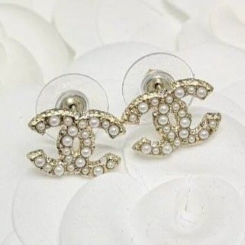 CHANEL】シャネル ミニCCロゴピアス シャンパンゴールド (CHANEL