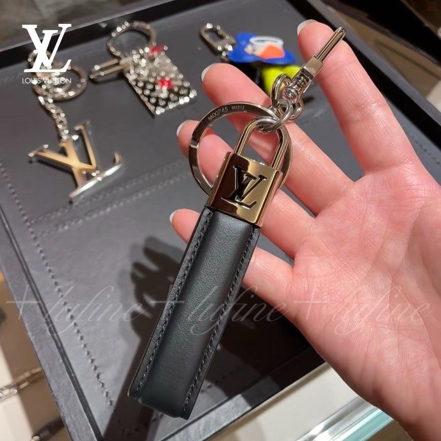 バッグにワンポイントをプラス♪】ルイヴィトン キーホルダー (Louis