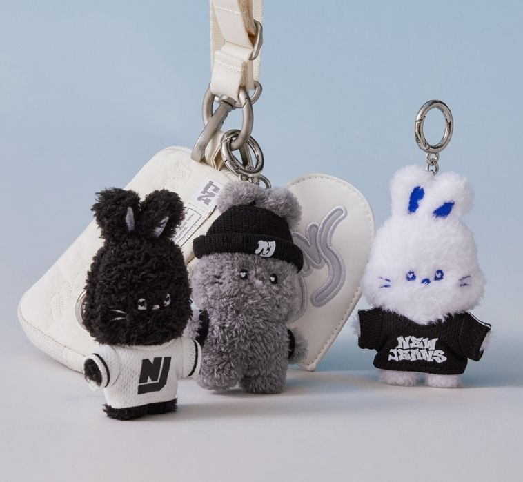 人気 ☆ NEWJEANS BUNINI MINI COSTUME KEYRING ☆ (キーホルダー