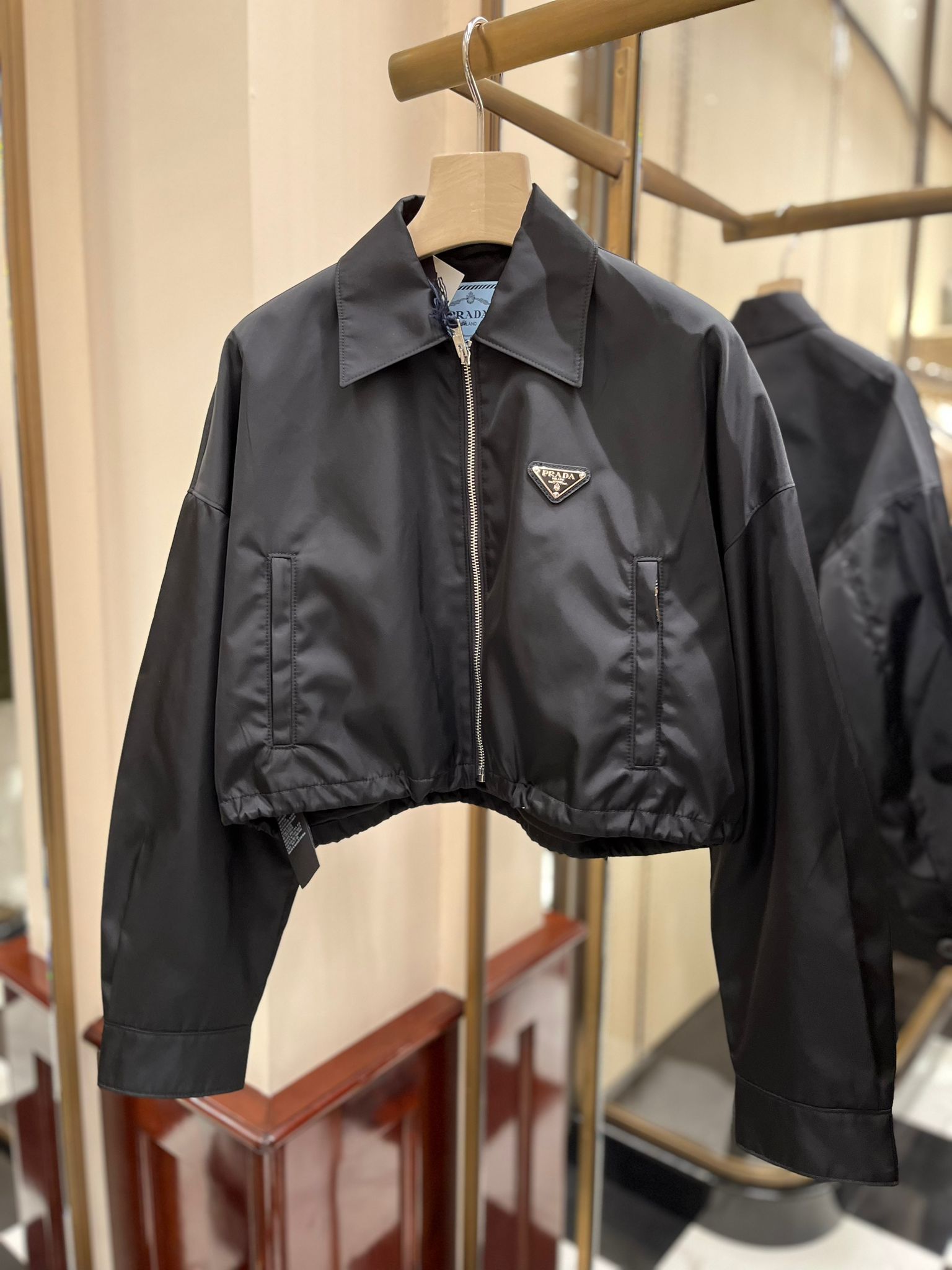 プラダ PRADA ショップ ブルゾン PRADA【入手困難】☆Re-Nylon