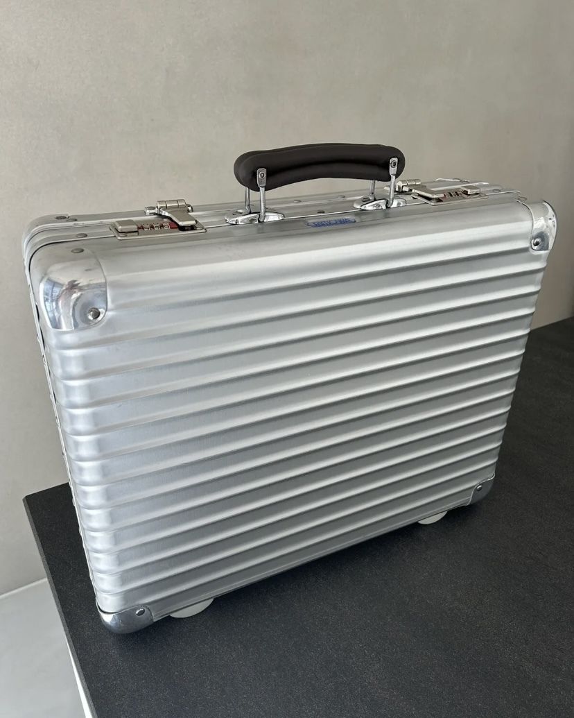 RIMOWA】Classic Flight アタッシュケース アルミニウム (RIMOWA