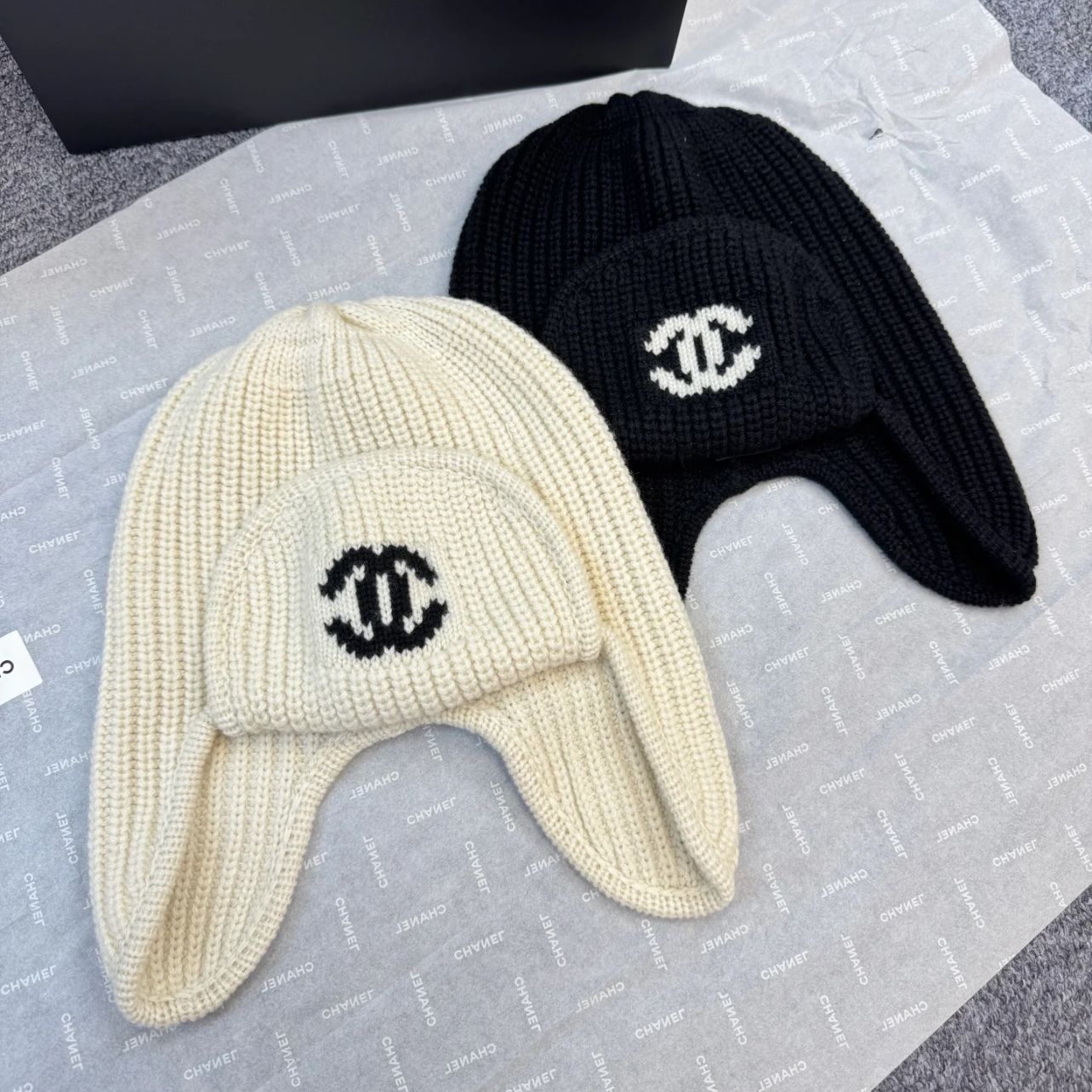 普段使いからアウトドアまで◎】CHANEL ニットキャップ CCロゴ (CHANEL
