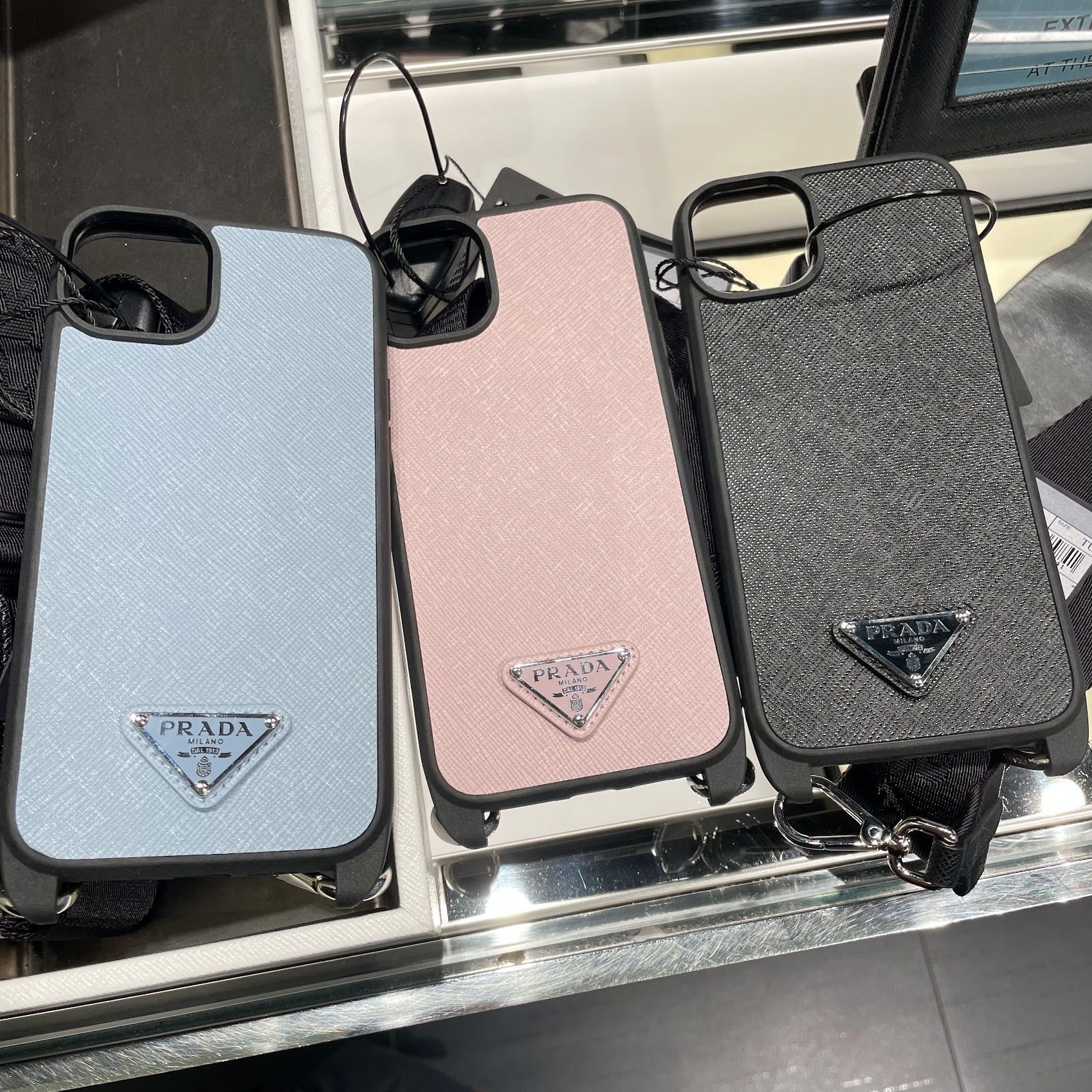 PRADA プラダ iPhone14 ショルダー スマホケース レザー
