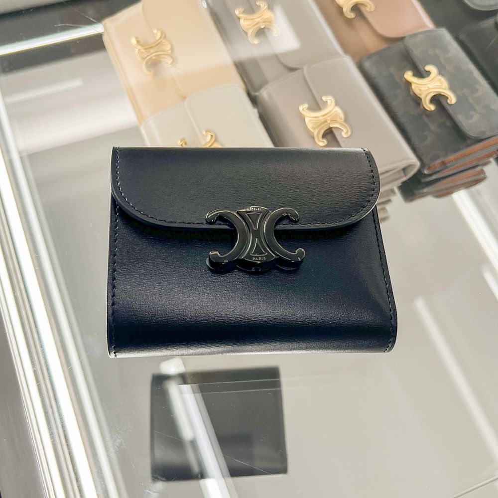 CELINE 黒のレザー三つ折り財布 ゴールド金具 楽天市場】【送料無料