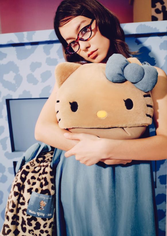 上海限定/Hellokitty×tbh☆ハローキティ 枕 ネックピロー☆ (Hello