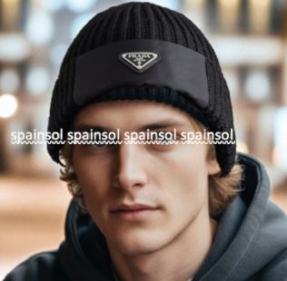 山田涼介さん着用【PRADA】トライアングルロゴ ビーニー (PRADA/ニット