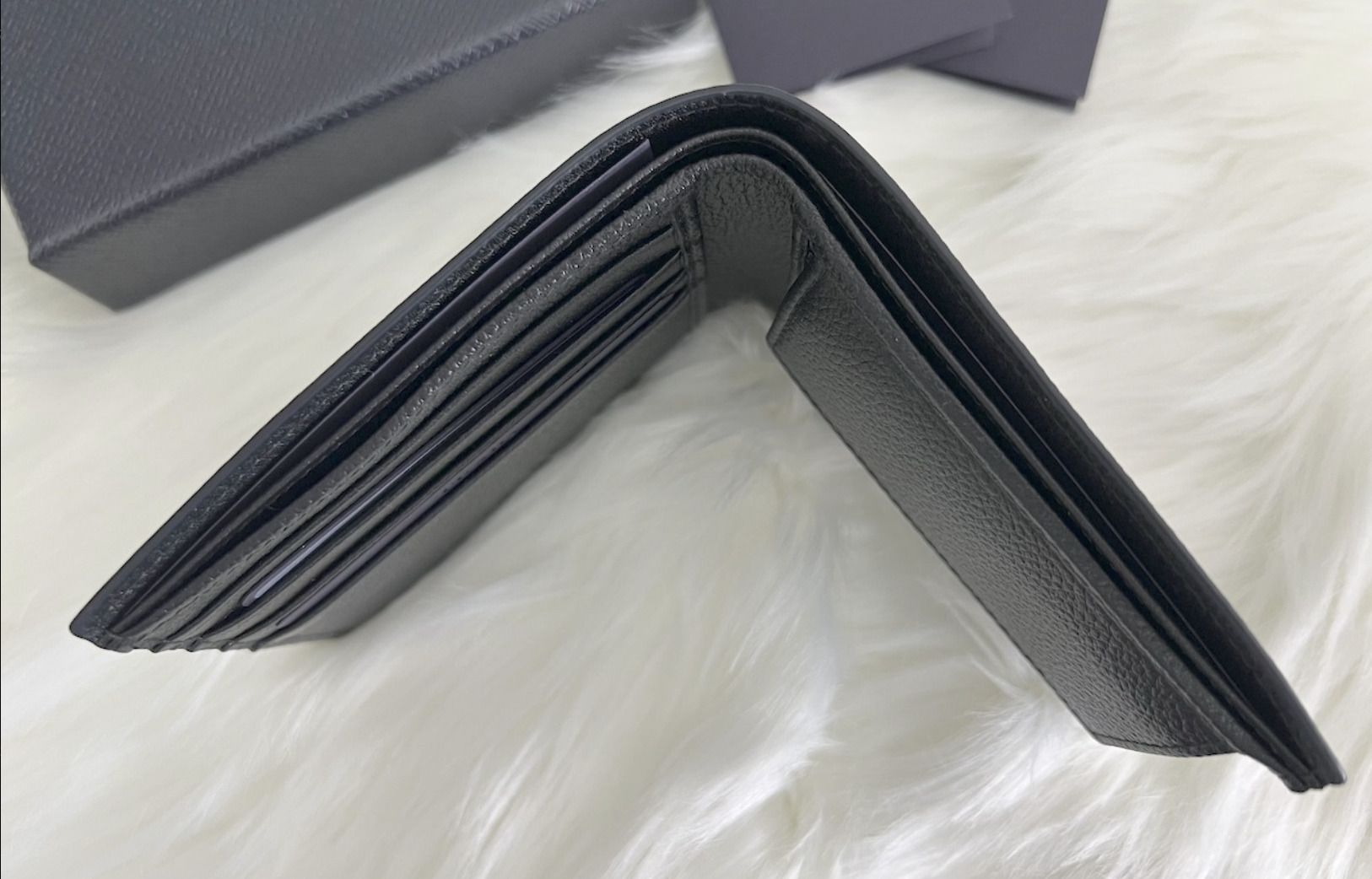 PRADA】大人気！ Bifold Wallet 二つ折り財布 バイカラー (PRADA