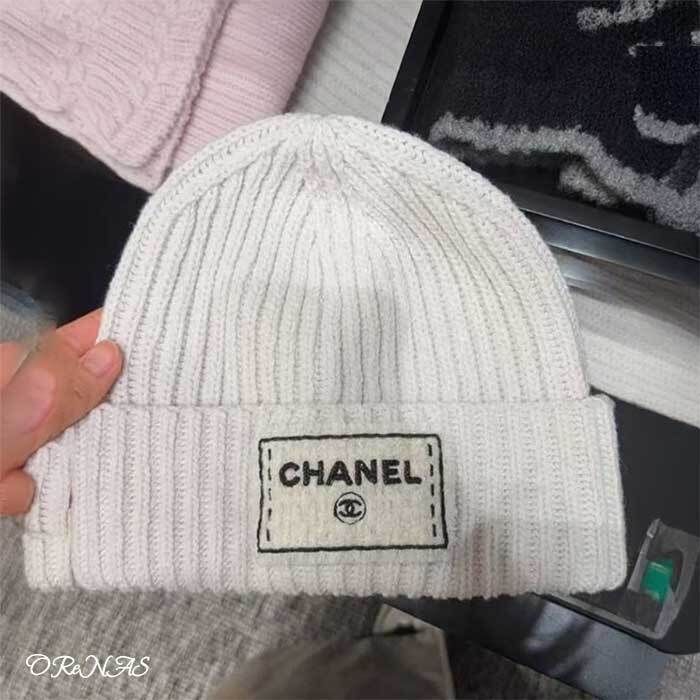 カジュアルに映えるロゴデザイン】CHANEL 2025AW ニット帽 (CHANEL