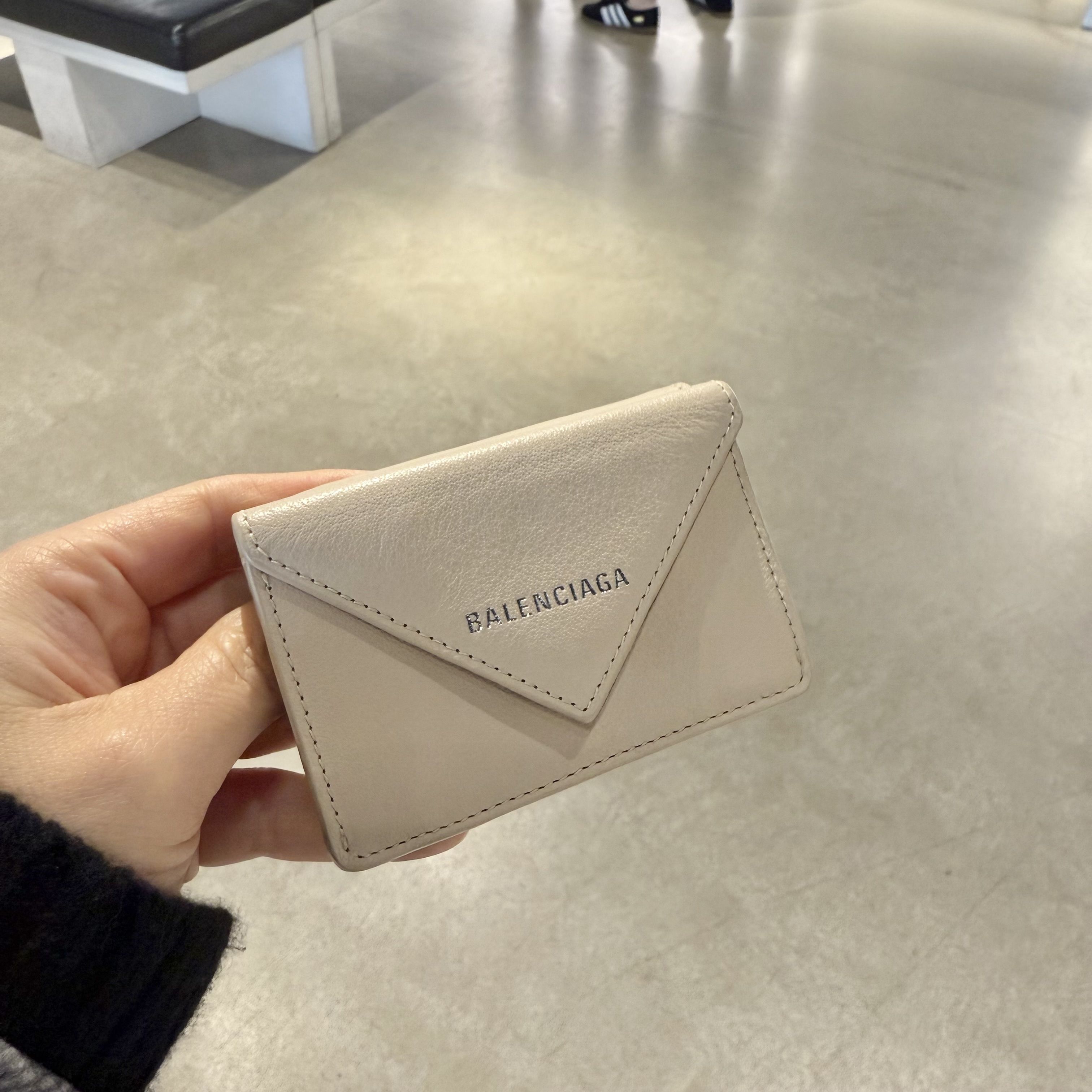 直営店セール・即発送】バレンシアガ ペーパー ミニウォレット