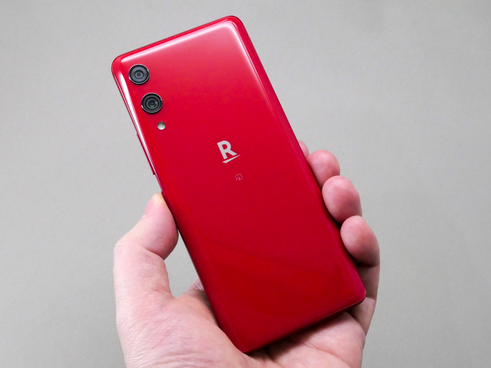 2万円でこれなら満足、片手に収まる楽天スマホ「Rakuten Hand」を使っ