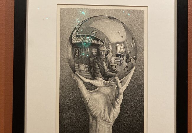 絵画、じっくりと見ると不思議な気持ち