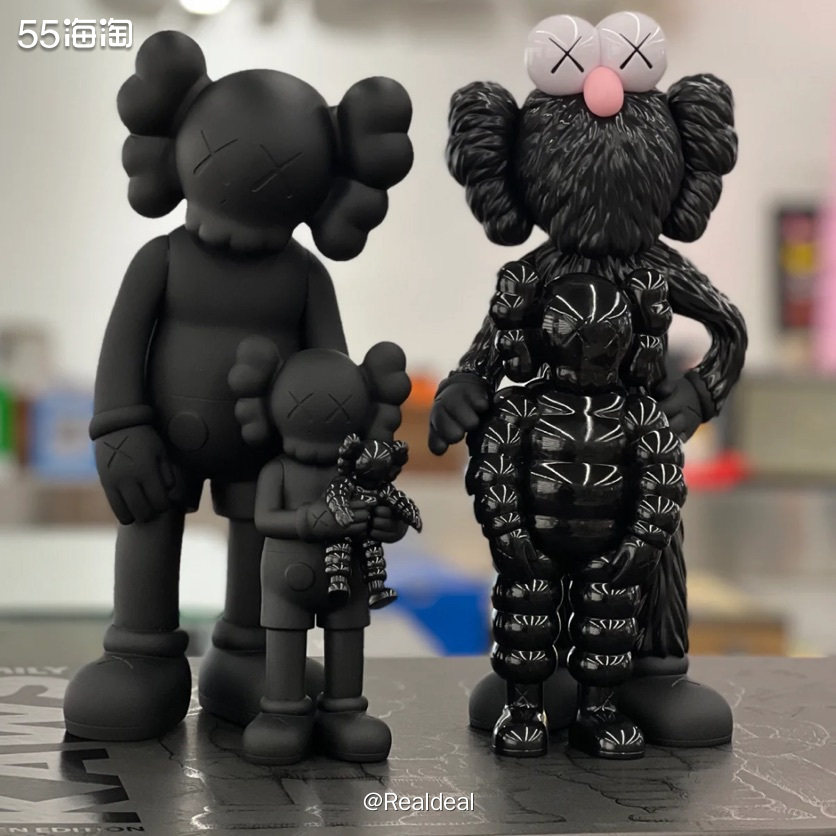KAWS FAMILY BLACK Kaws Family Black KAWS Family Vinyl Figures