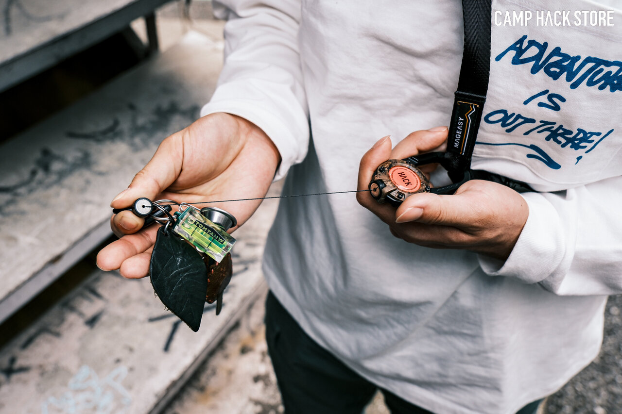 手ぶら】人気カラビナ「MAG REEL 360」に別注カラー！夜でも目立つ蓄光