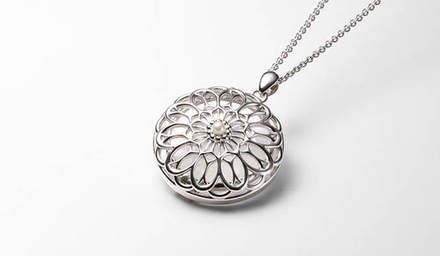 MIKIMOTO パール花模様 ルーペ付きネックレス