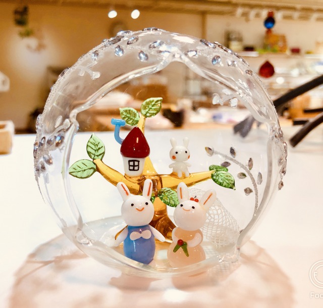 手作りの釉薬工芸ガラスのクジライルカ海洋動物アート。家の装飾や