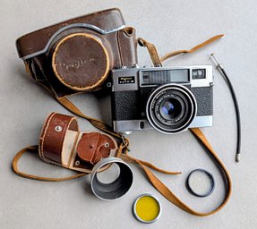 Camera: Fujica 35 Auto-M · Lomography