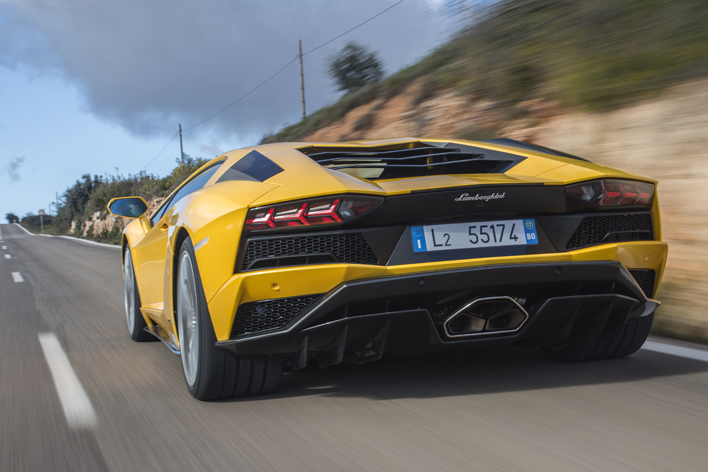 ランボルギーニ、740馬力のアヴェンタドールSを日本初公開…価格は4490