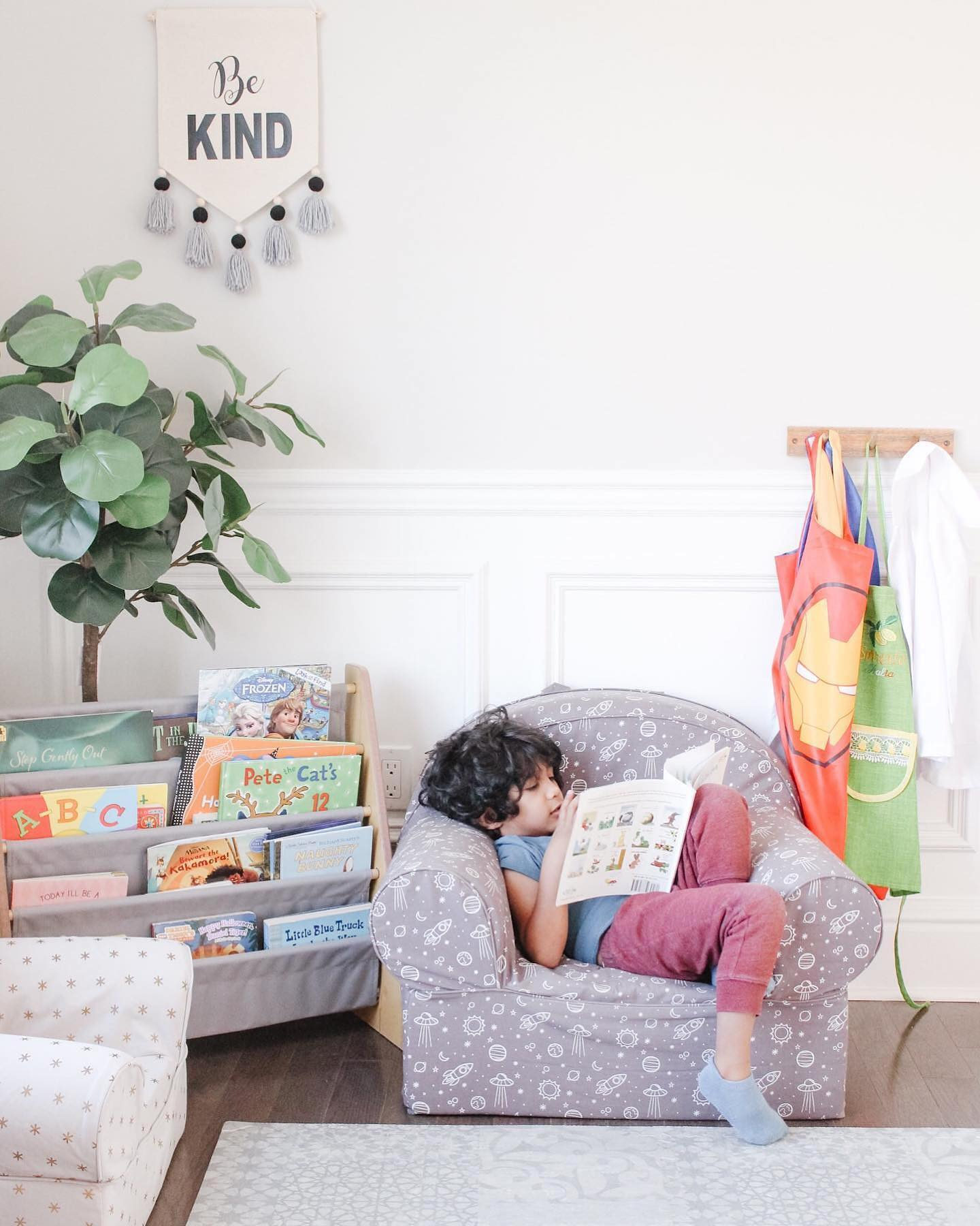 Large Arctic Ivory Plush Textured Faux Fur Kids Lounge Nod Chair +