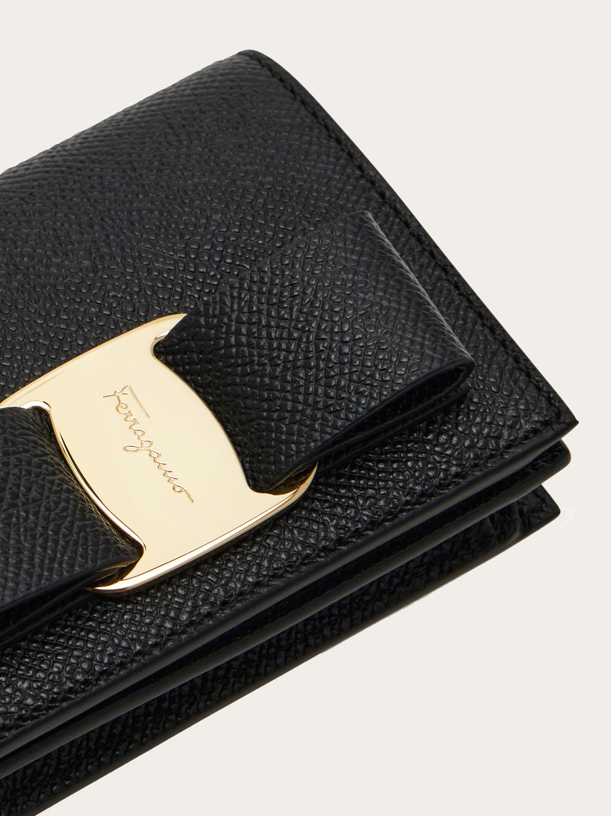 ヴァラ 二つ折り財布 - ウィメンズ | Ferragamo