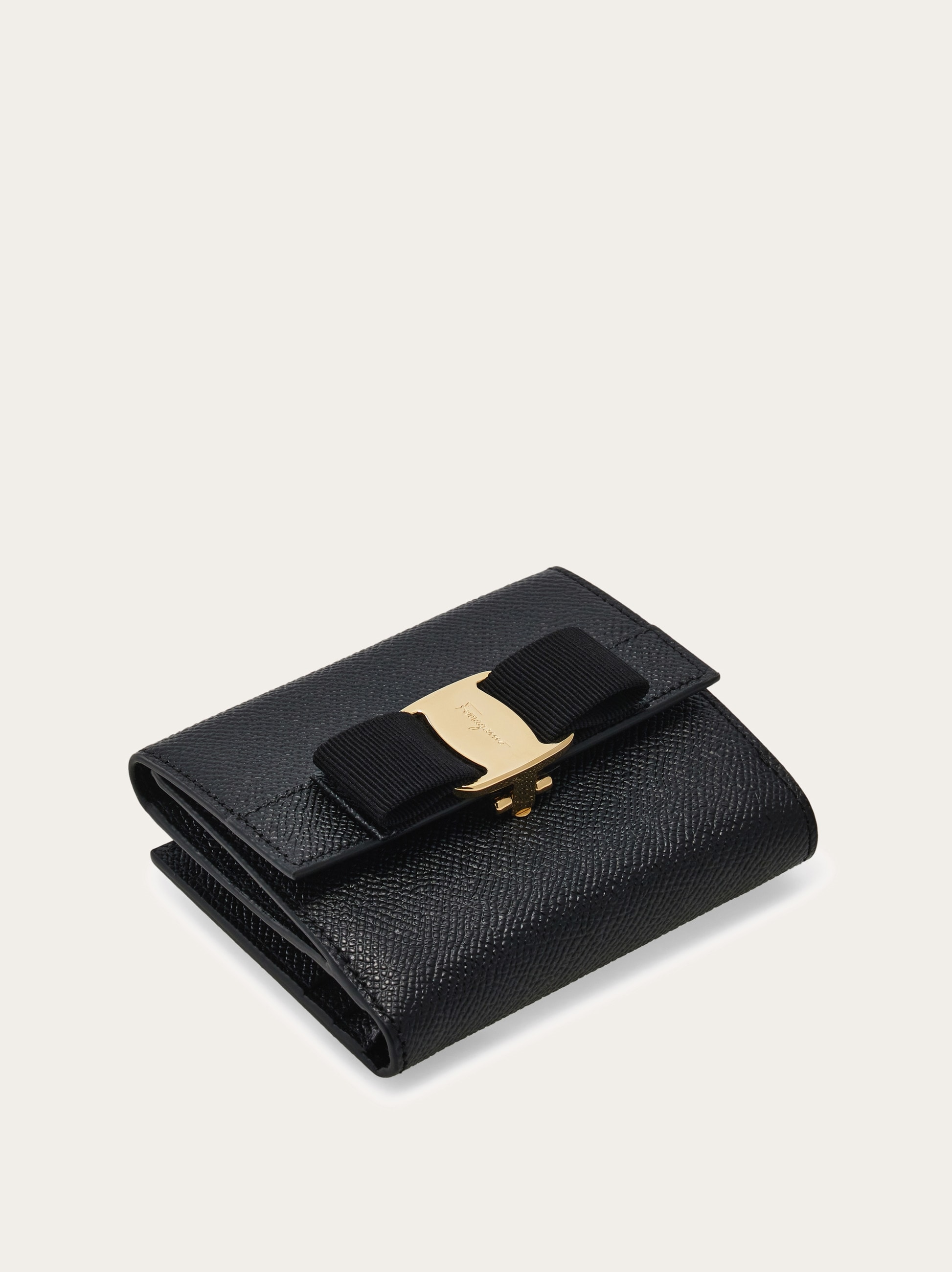 日本限定商品】ヴァラ リボン 二つ折り財布 - ウィメンズ | Ferragamo