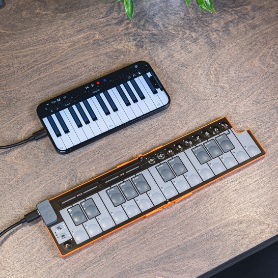 nanoKEY Fold - FOLDABLE MIDI KEYBOARD | KORG (Japan)