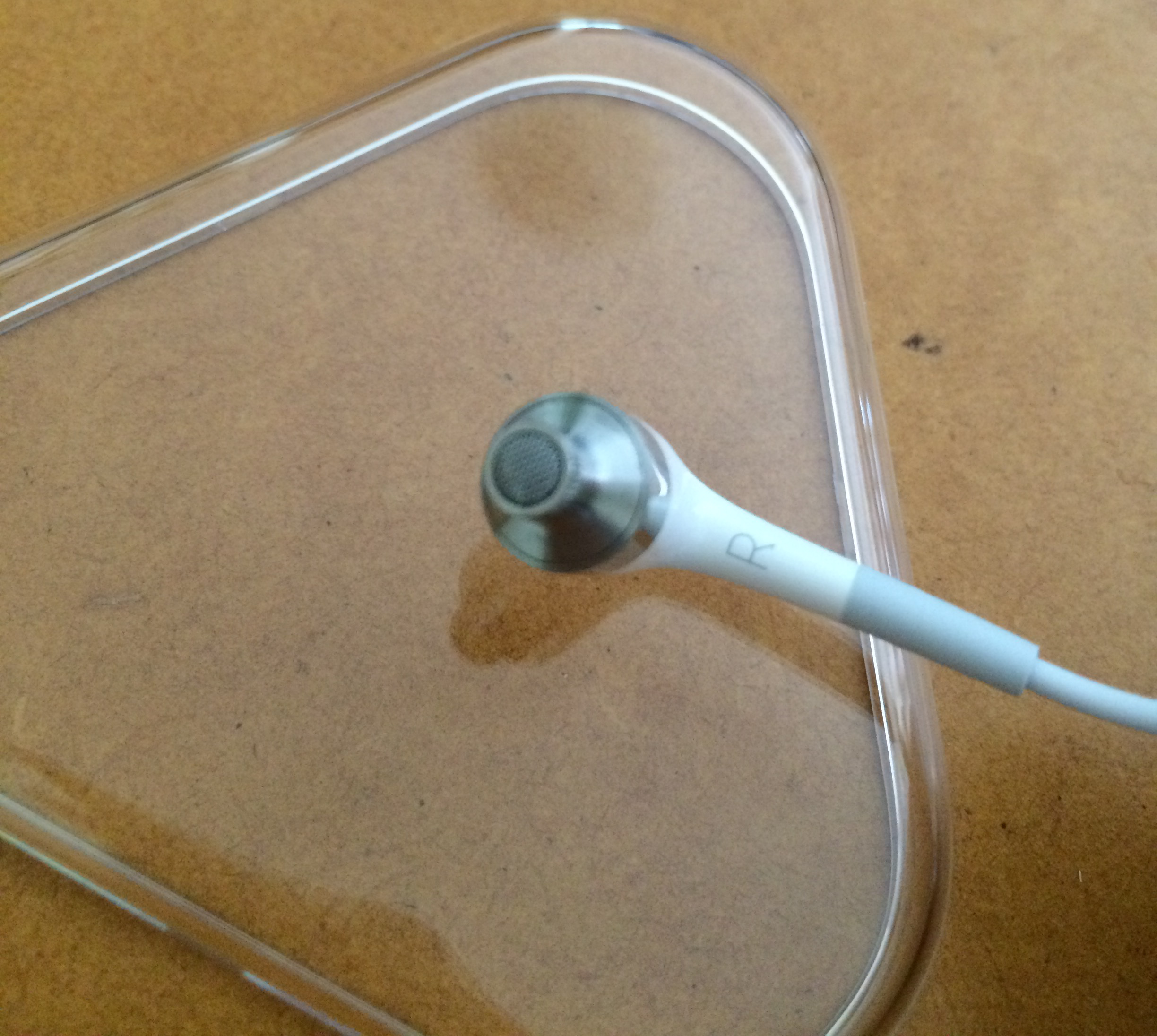 Apple ME186FE/A In-Ear “Headphones” Review | Headphone Reviews and