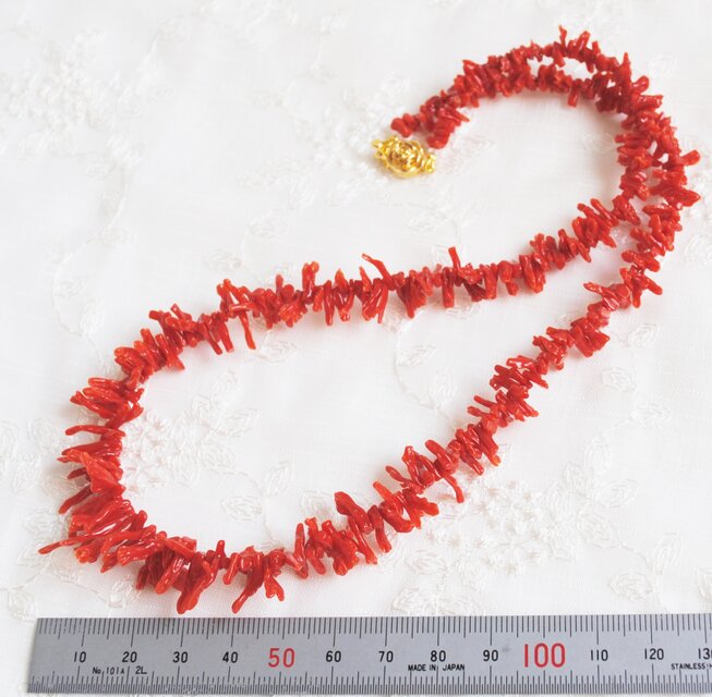 天然紅珊瑚のネックレス（天然赤色・地中海産）＊グラデーションタイプ
