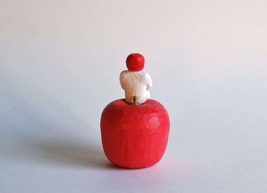 木彫りのりんごと | iichi 日々の暮らしを心地よくするハンドメイドや