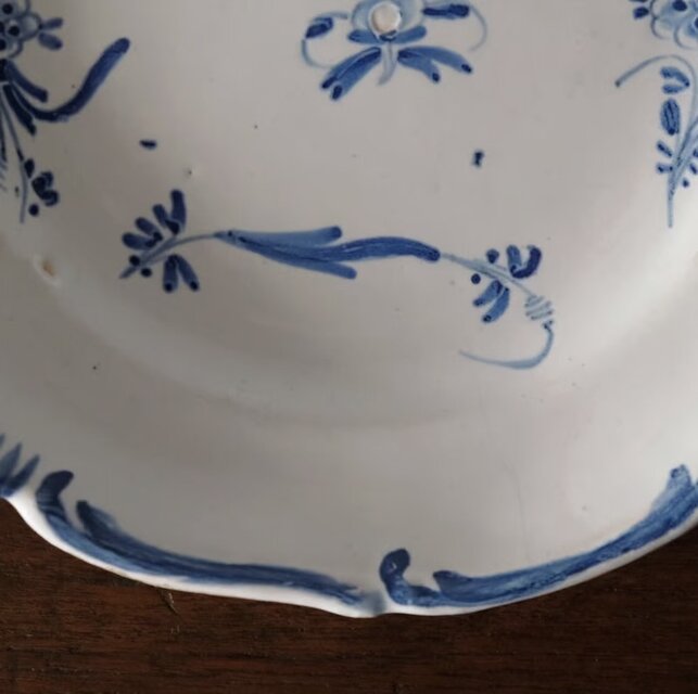 18世紀 Moustiers ムスティエ 小枝柄 花リム 平皿 フランス